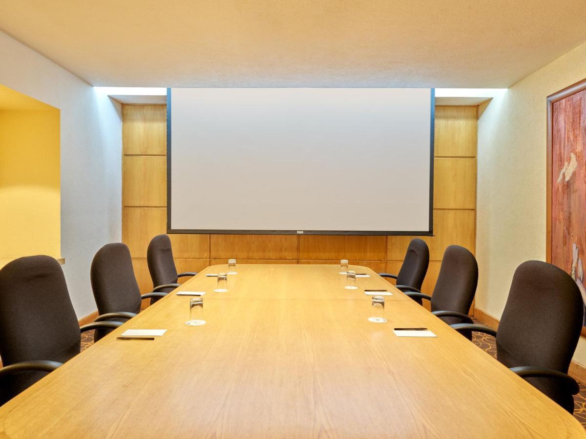 Fiesta Americana Reforma Mexico by Eksteriør bilde A projection screen in a meeting room