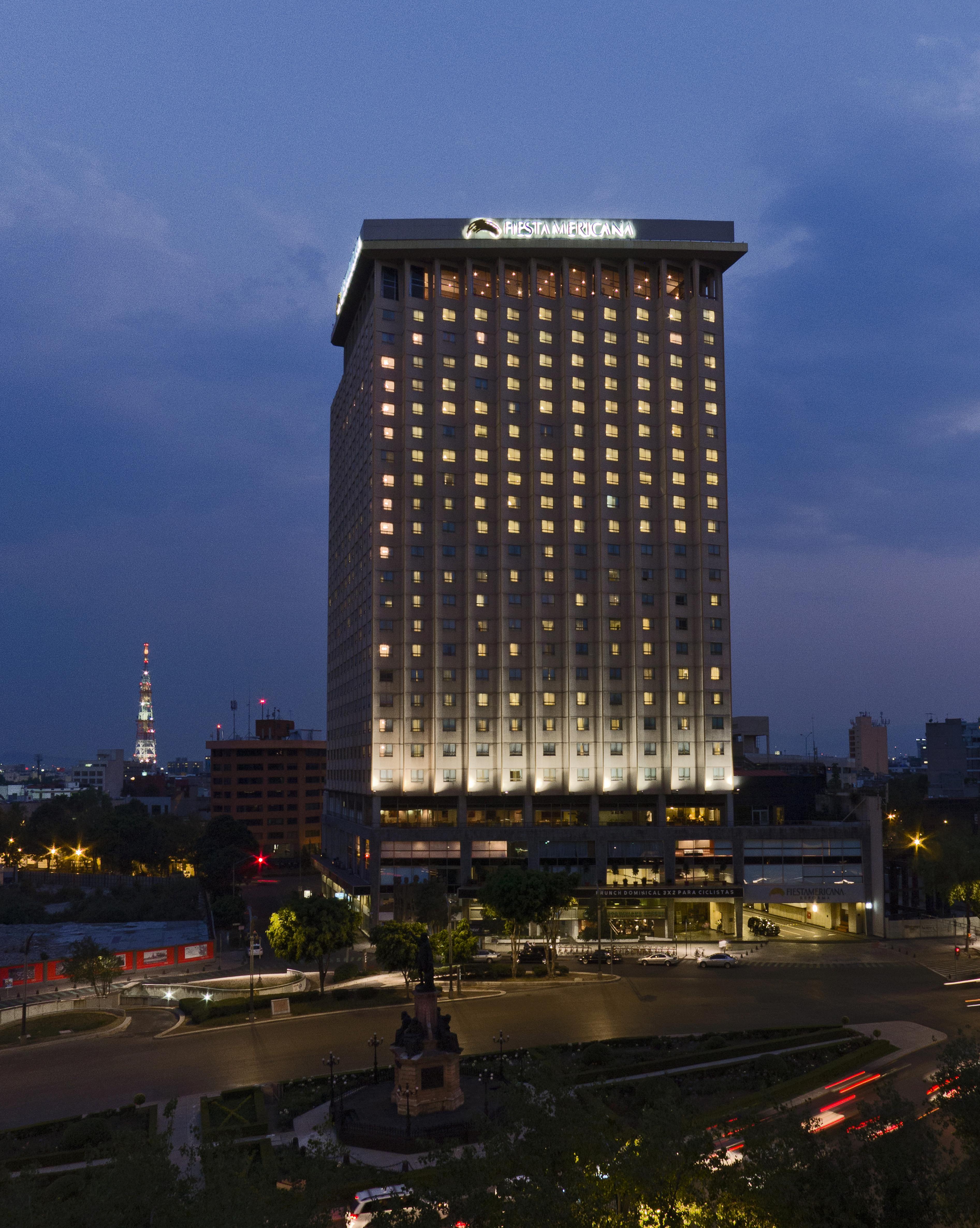 Fiesta Americana Reforma Mexico by Eksteriør bilde The hotel at night